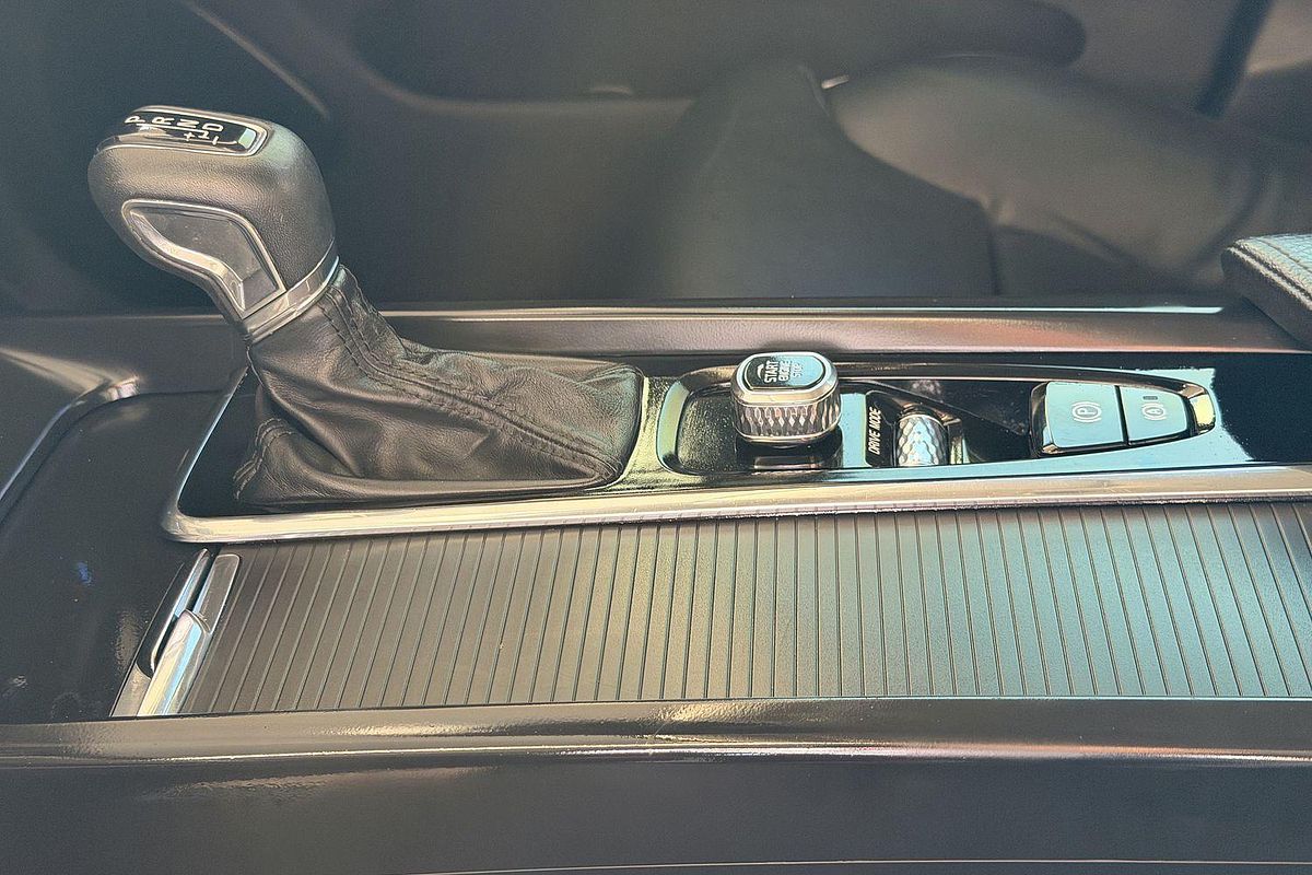 2021 Volvo XC60 T5 Momentum