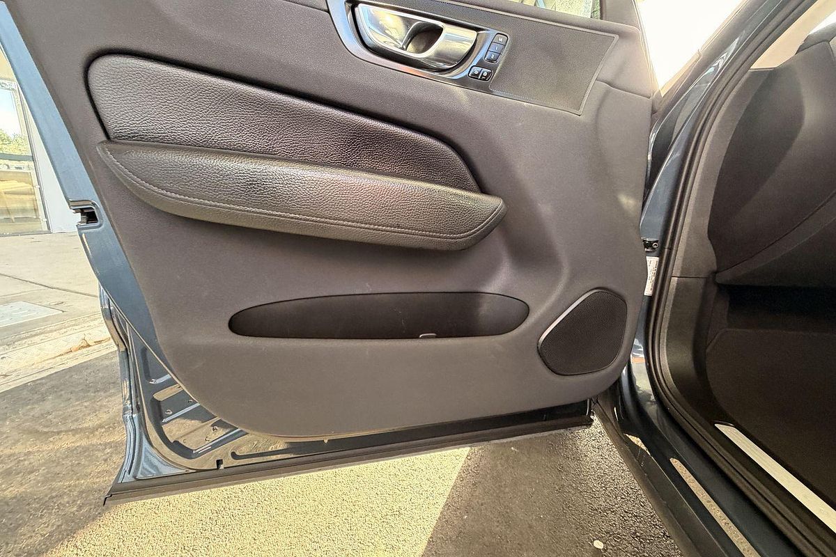 2021 Volvo XC60 T5 Momentum