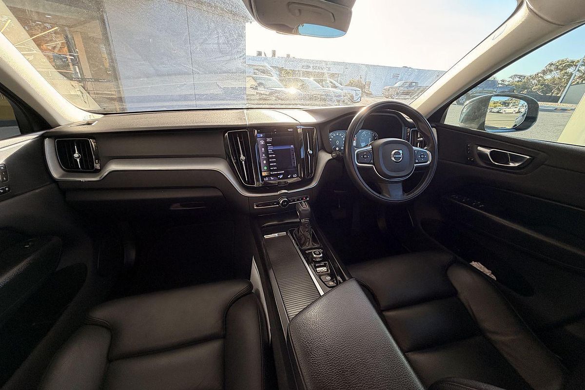 2021 Volvo XC60 T5 Momentum