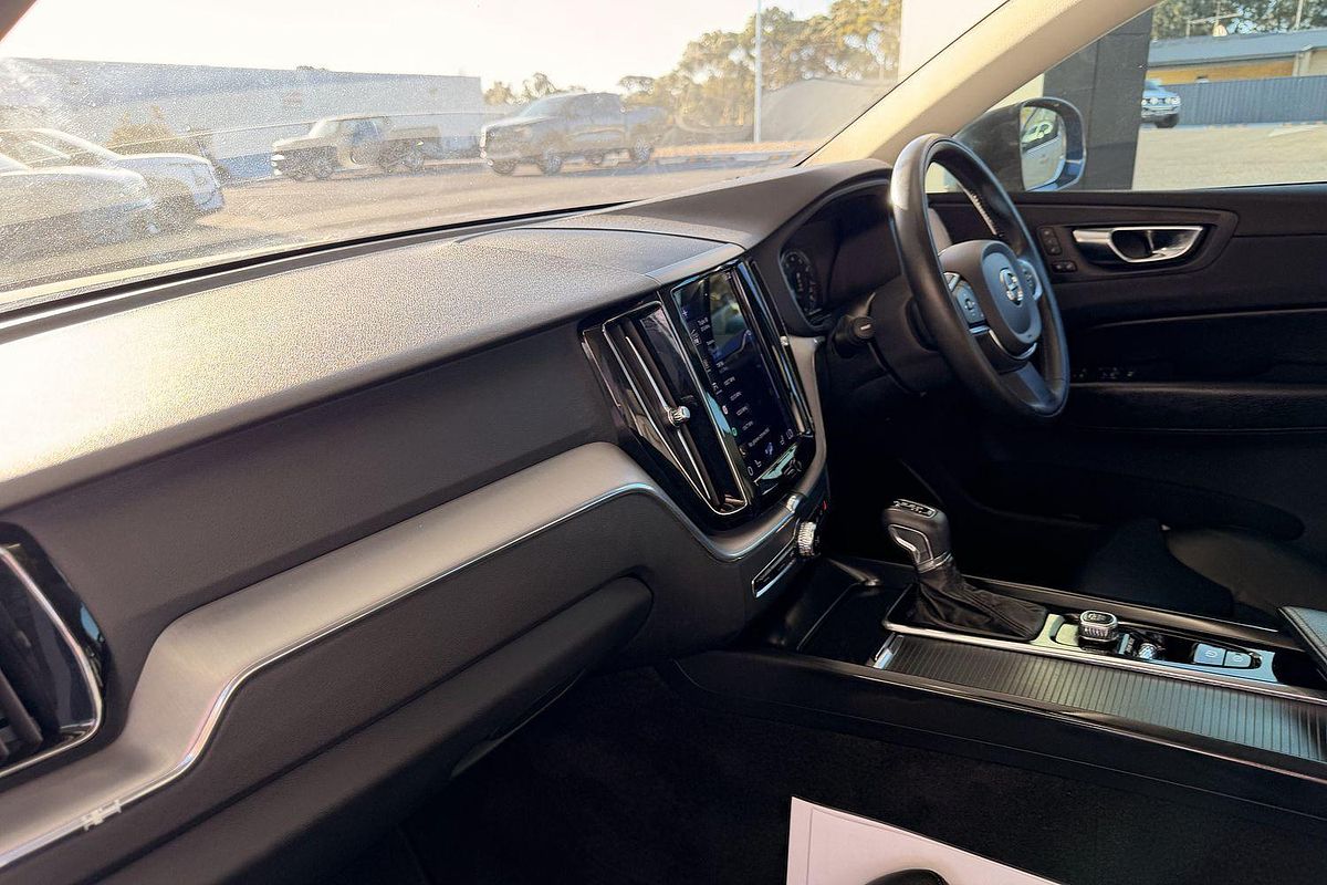 2021 Volvo XC60 T5 Momentum