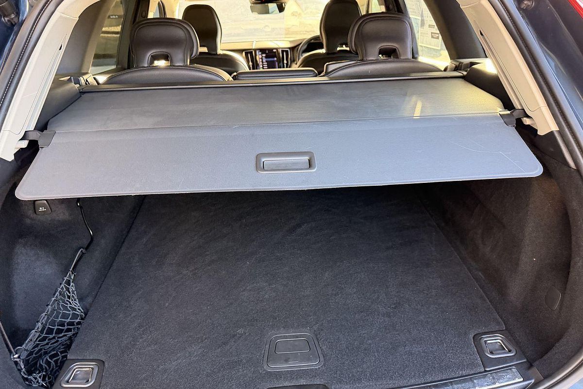 2021 Volvo XC60 T5 Momentum