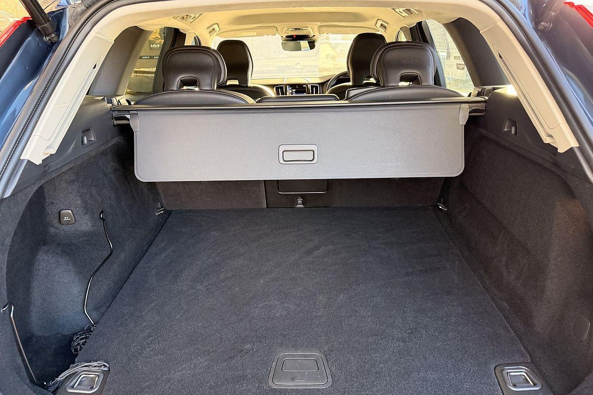 2021 Volvo XC60 T5 Momentum