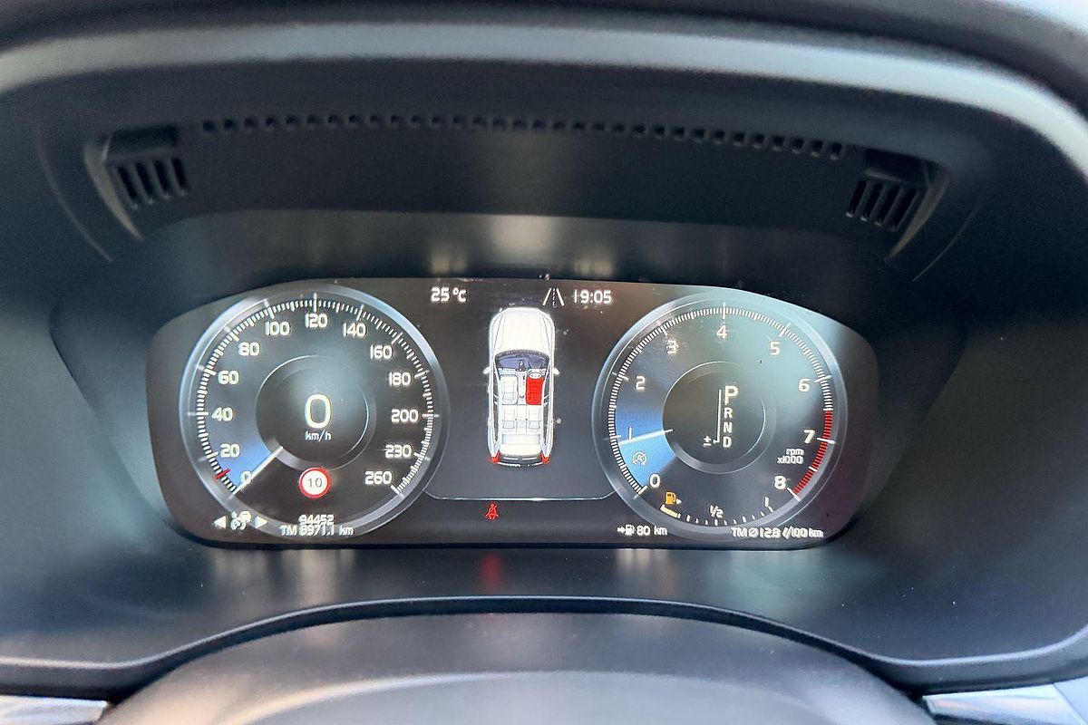 2021 Volvo XC60 T5 Momentum