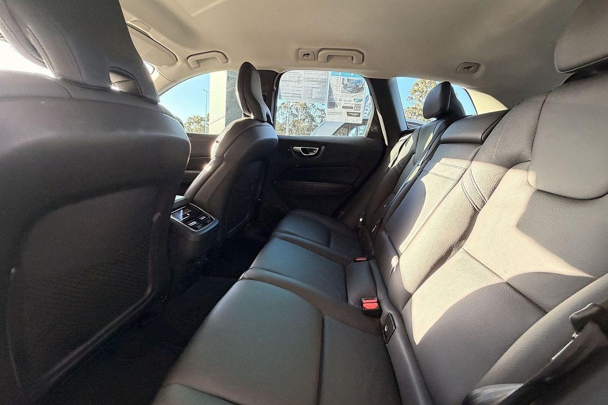 2021 Volvo XC60 T5 Momentum