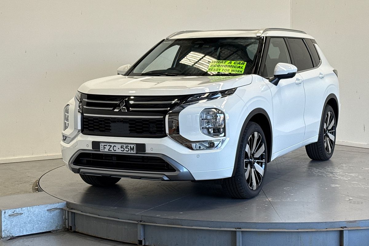 2025 Mitsubishi Outlander Exceed ZM