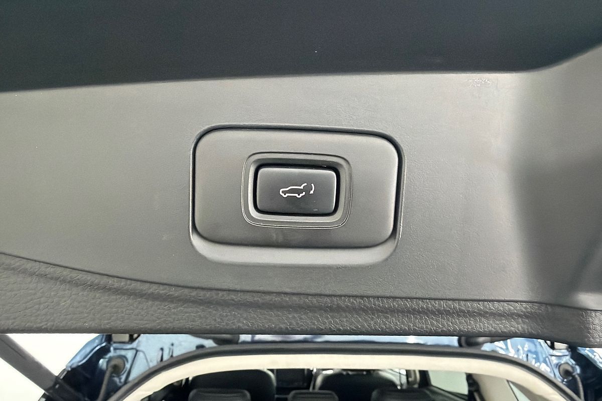 2024 Isuzu MU-X LS-T