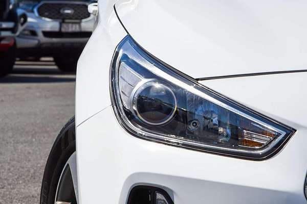 2017 Hyundai i30 Active PD thumb-1