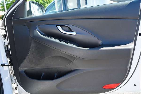 2017 Hyundai i30 Active PD thumb-15