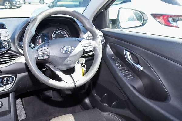 2017 Hyundai i30 Active PD thumb-17