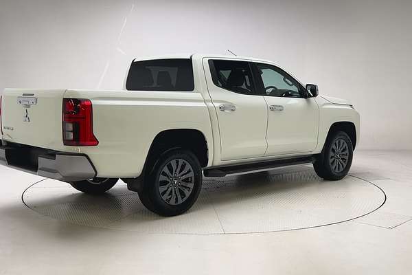 2025 Mitsubishi Triton GLS MV 4X4 thumb-7