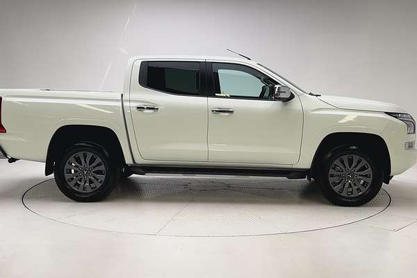 2025 Mitsubishi Triton GLS MV 4X4 thumb-8