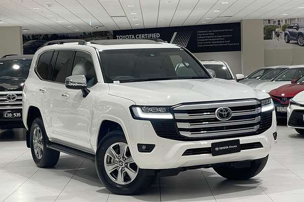 2024 Toyota Landcruiser Sahara FJA300R