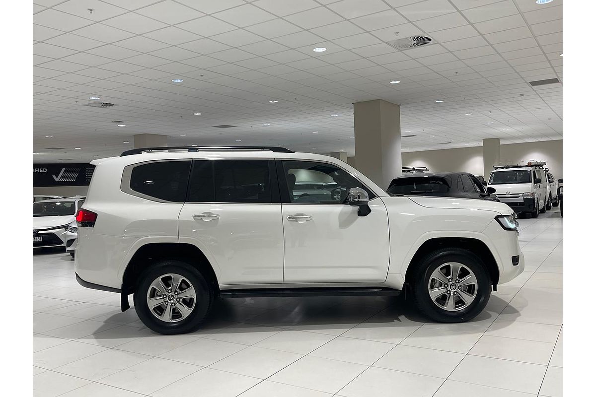 2024 Toyota Landcruiser Sahara FJA300R