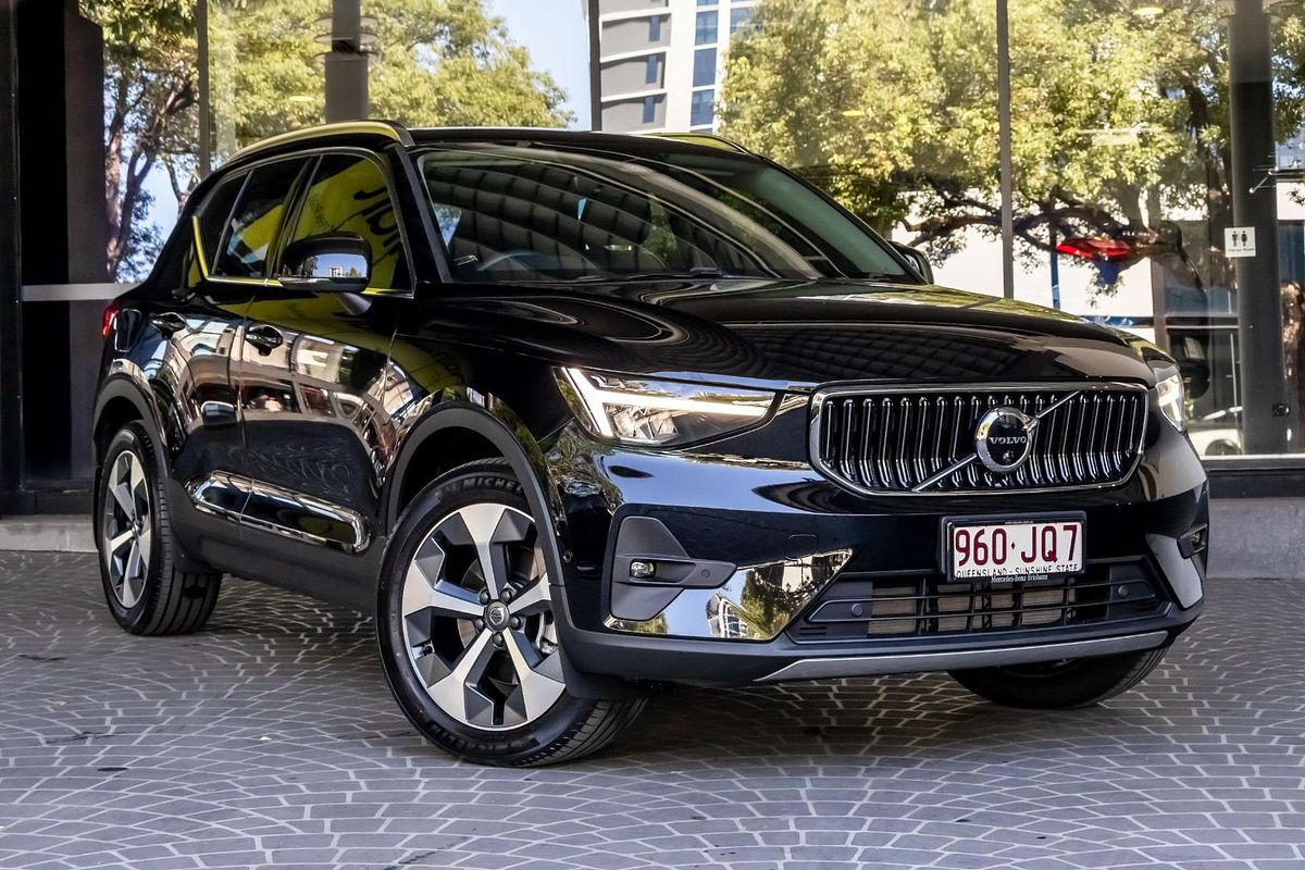 2023 Volvo XC40 Ultimate B4 Bright