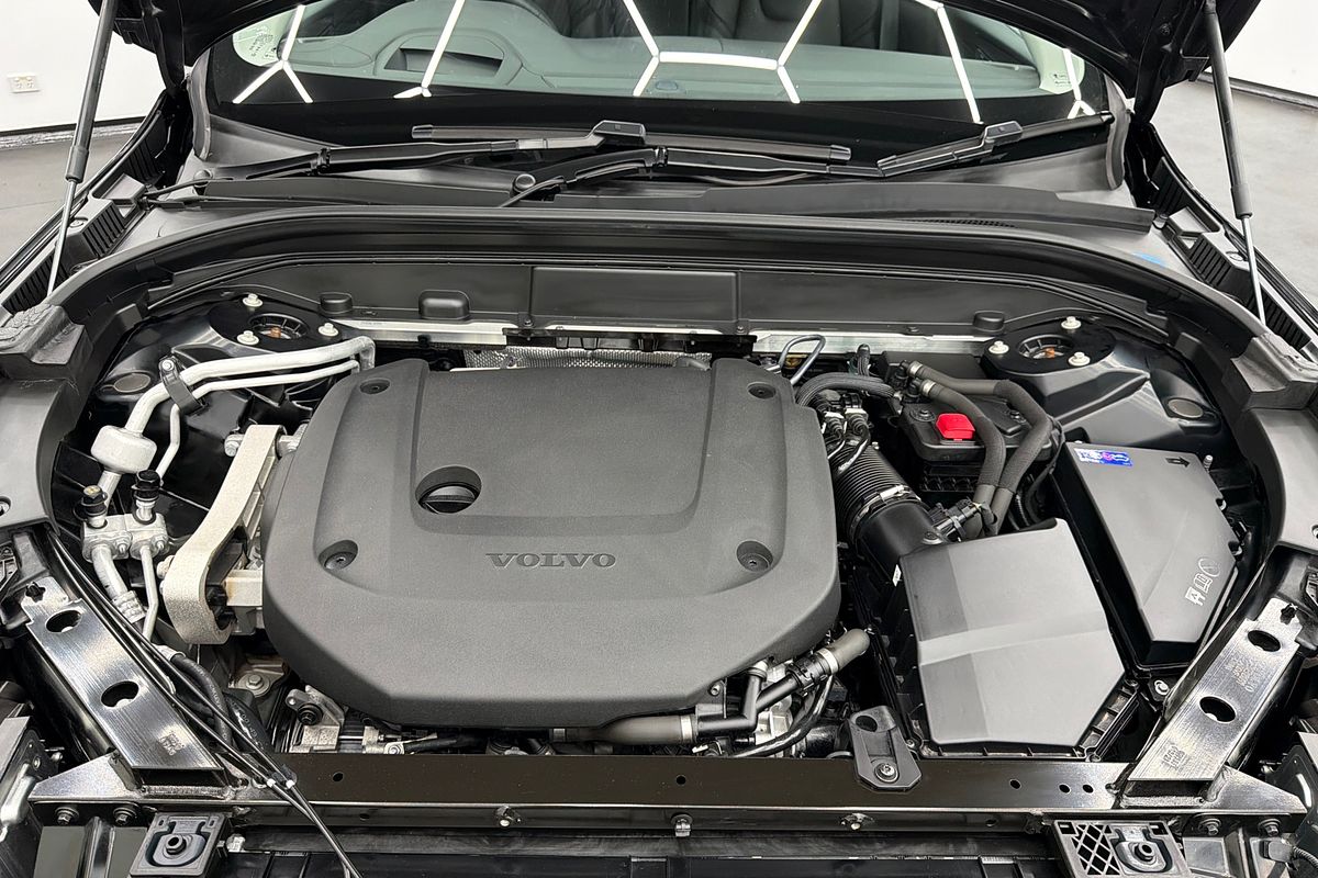 2023 Volvo XC60 Ultimate B6 Dark