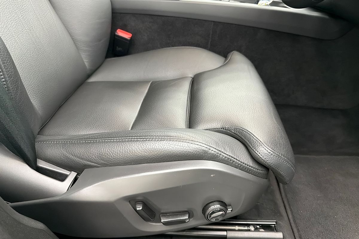 2023 Volvo XC60 Ultimate B6 Dark