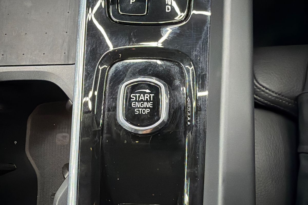 2023 Volvo XC60 Ultimate B6 Dark