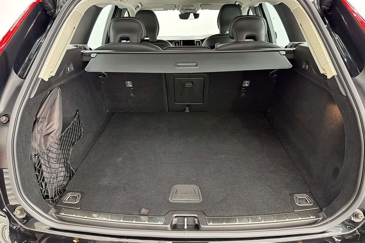 2023 Volvo XC60 Ultimate B6 Dark