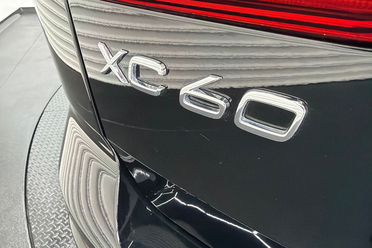 2023 Volvo XC60 Ultimate B6 Dark