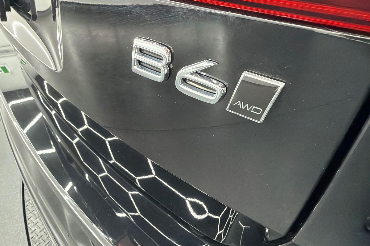 2023 Volvo XC60 Ultimate B6 Dark