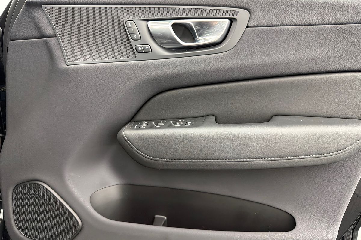 2023 Volvo XC60 Ultimate B6 Dark