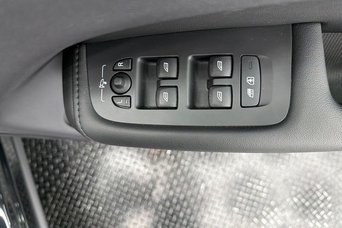 2023 Volvo XC60 Ultimate B6 Dark