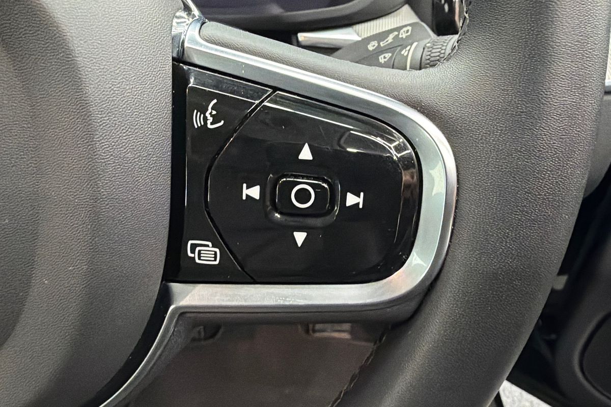 2023 Volvo XC60 Ultimate B6 Dark