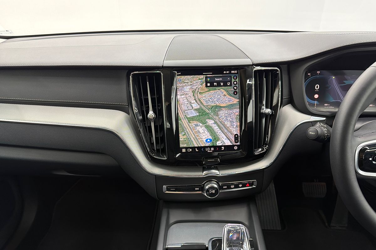 2023 Volvo XC60 Ultimate B6 Dark