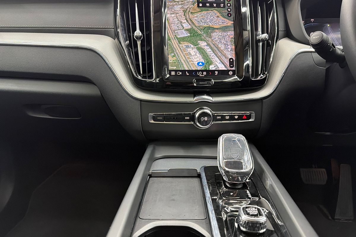 2023 Volvo XC60 Ultimate B6 Dark