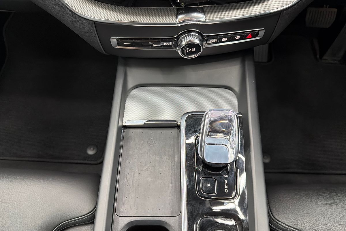 2023 Volvo XC60 Ultimate B6 Dark