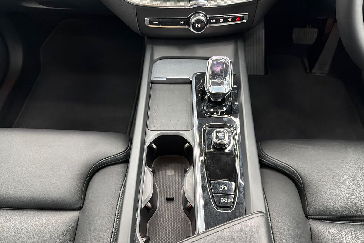 2023 Volvo XC60 Ultimate B6 Dark