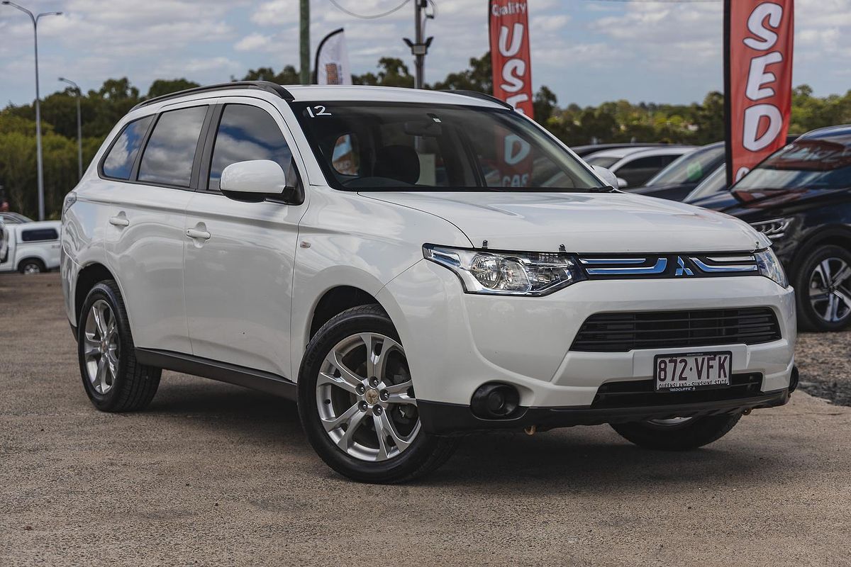 2013 Mitsubishi Outlander ES ZJ