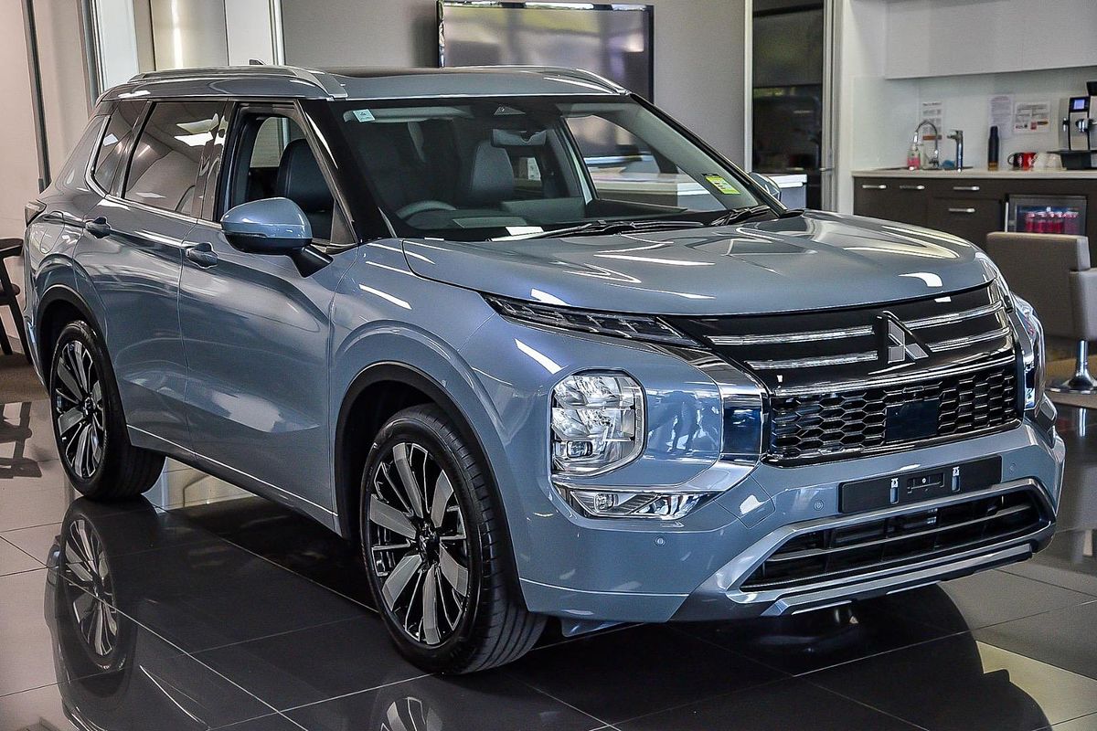 2025 Mitsubishi Outlander Exceed ZM