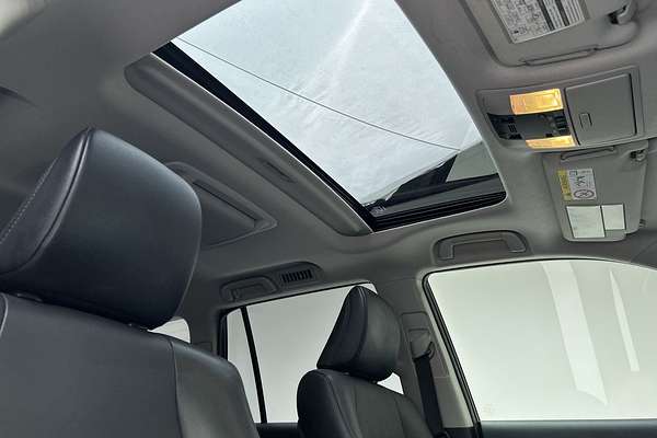 2017 Toyota Landcruiser Prado Altitude GDJ150R thumb-15