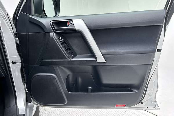 2017 Toyota Landcruiser Prado Altitude GDJ150R thumb-18