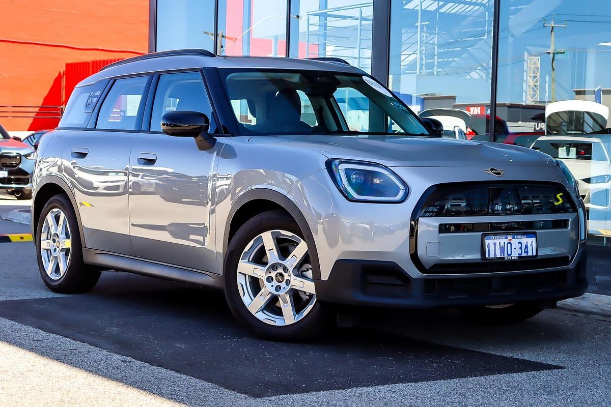 2025 MINI Countryman SE Classic U25