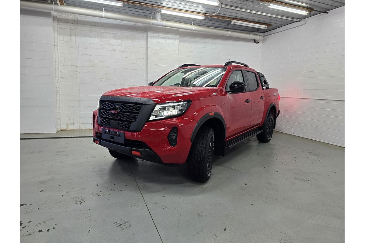 Nissan  4X4 2.3 DSL AUTO DC P4X