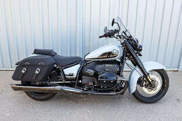 2025 BMW Motorcycles R 18 Classic Blacked Out R 18