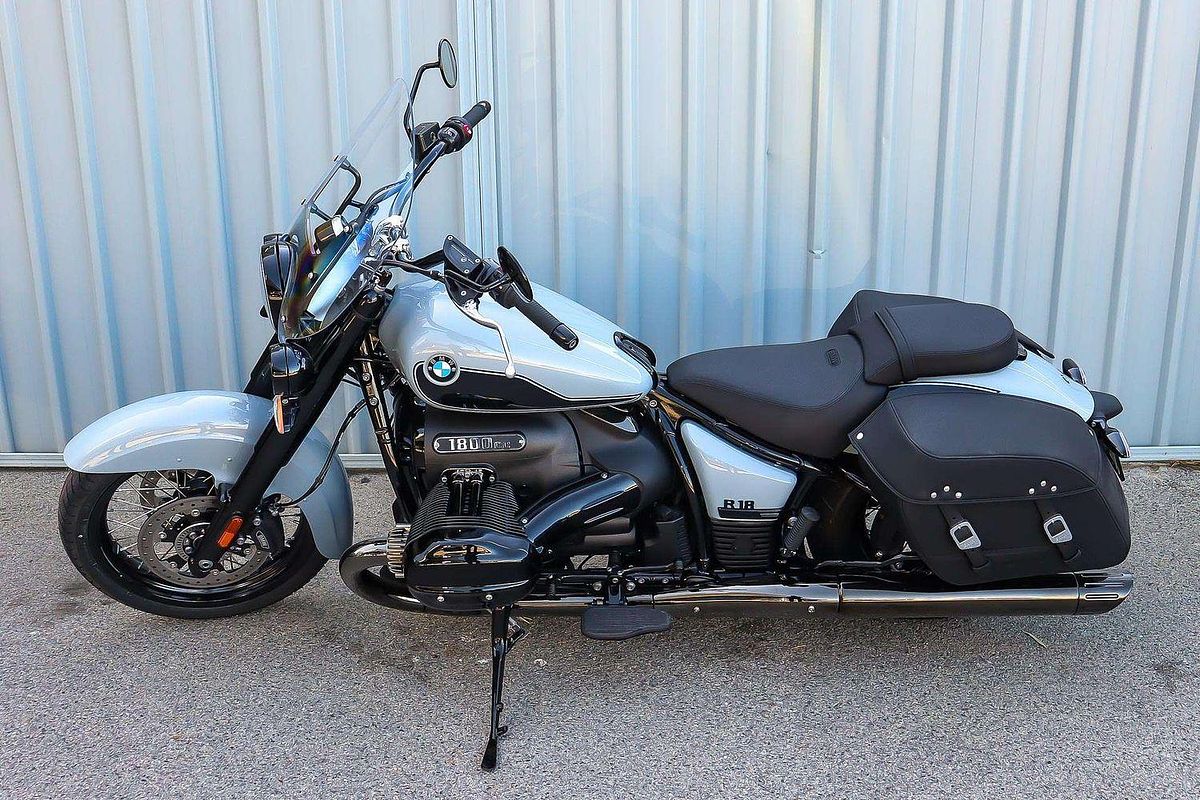 2025 BMW Motorcycles R 18 Classic Blacked Out R 18