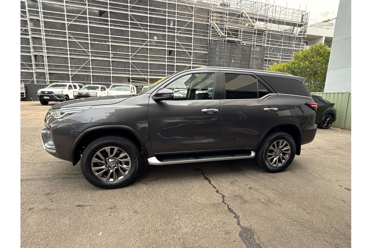 2022 Toyota Fortuner CRUSADE GUN156R
