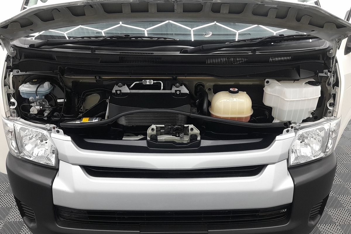 2018 Toyota Hiace Commuter KDH223R ELWB High Roof