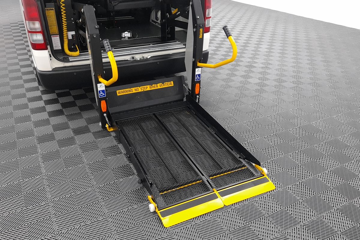 2018 Toyota Hiace Commuter KDH223R ELWB High Roof