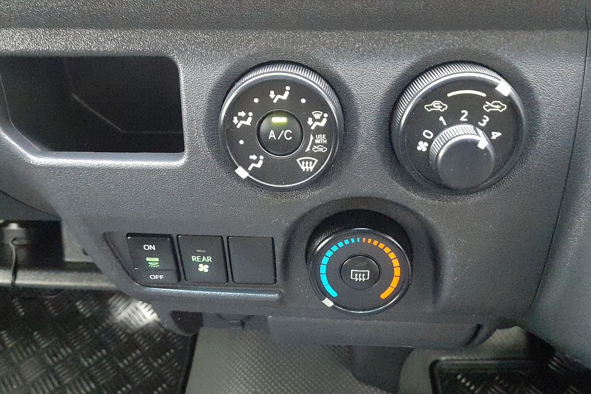 2018 Toyota Hiace Commuter KDH223R ELWB High Roof