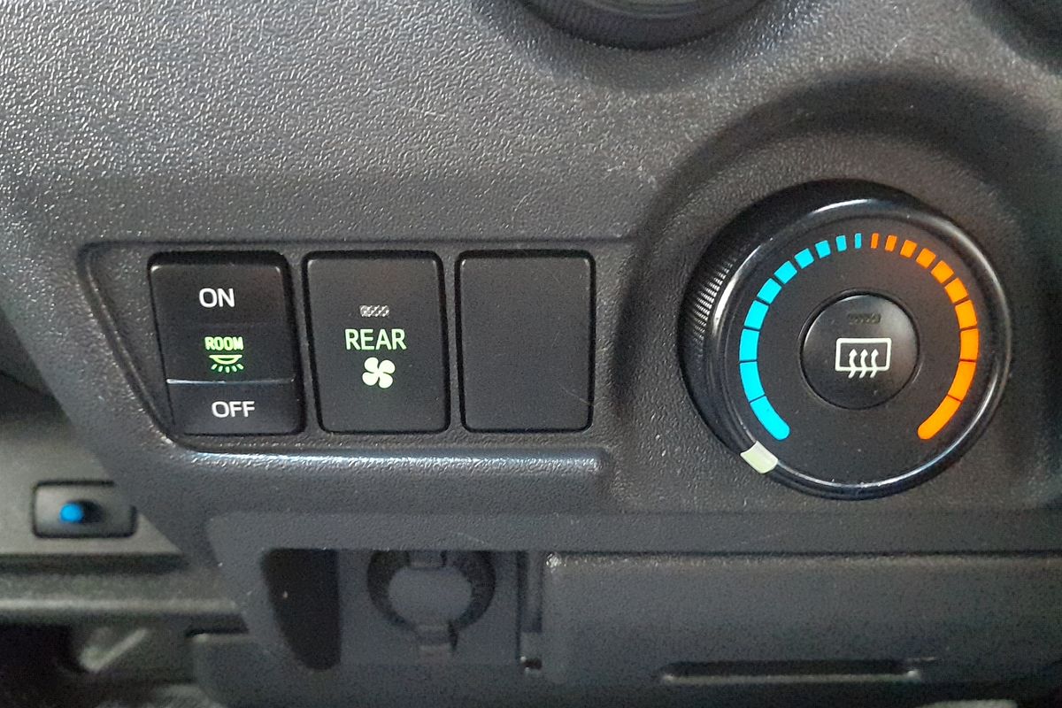 2018 Toyota Hiace Commuter KDH223R ELWB High Roof