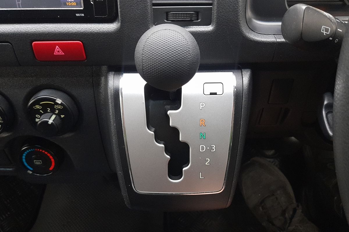 2018 Toyota Hiace Commuter KDH223R ELWB High Roof