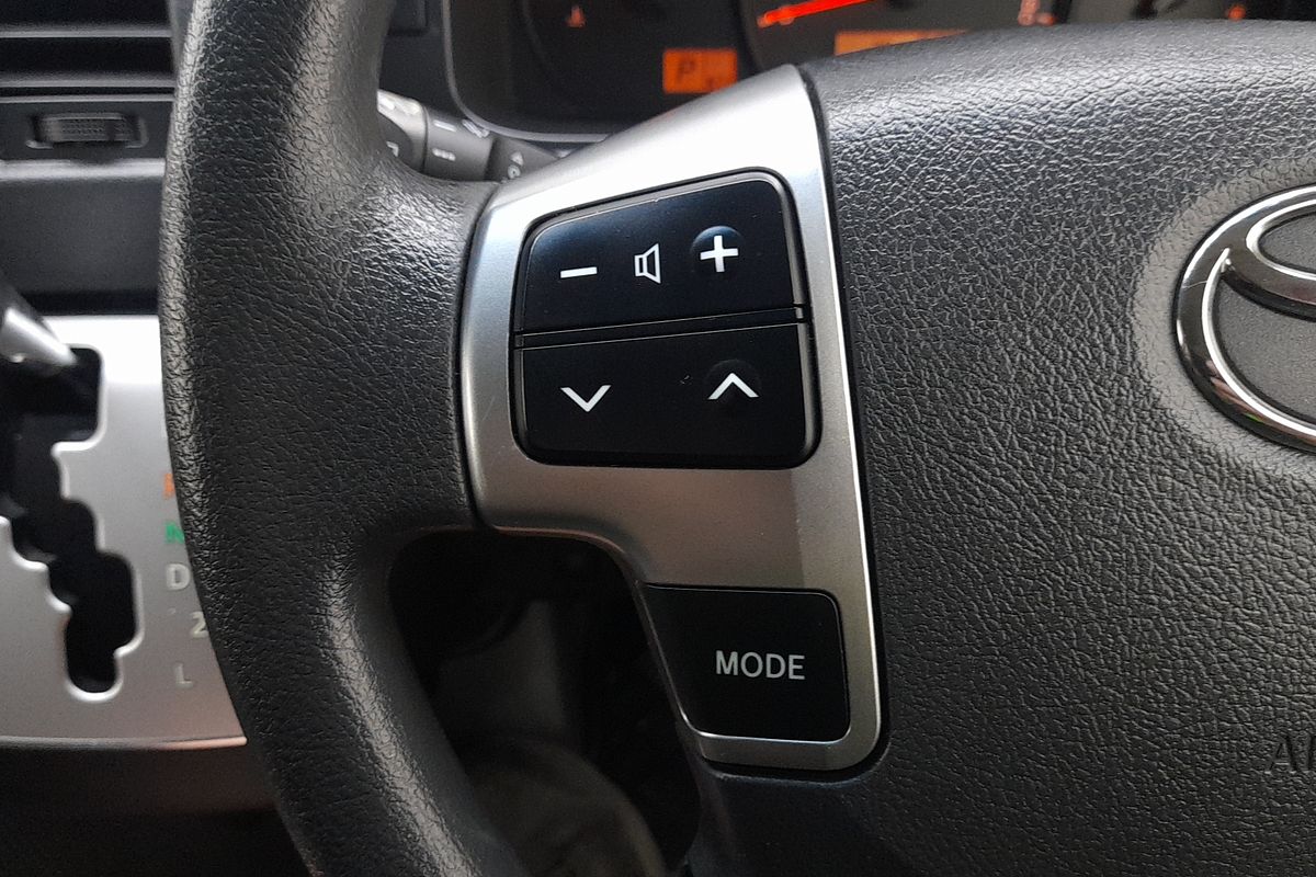 2018 Toyota Hiace Commuter KDH223R ELWB High Roof