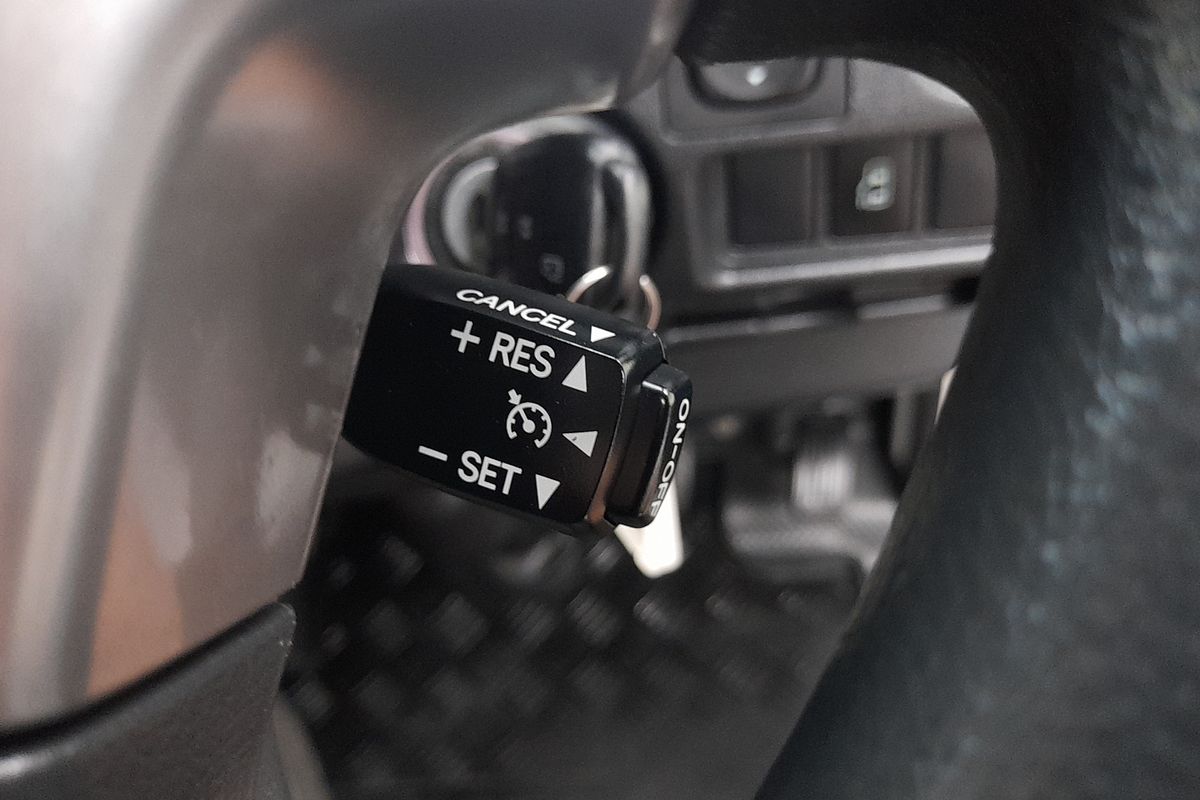 2018 Toyota Hiace Commuter KDH223R ELWB High Roof