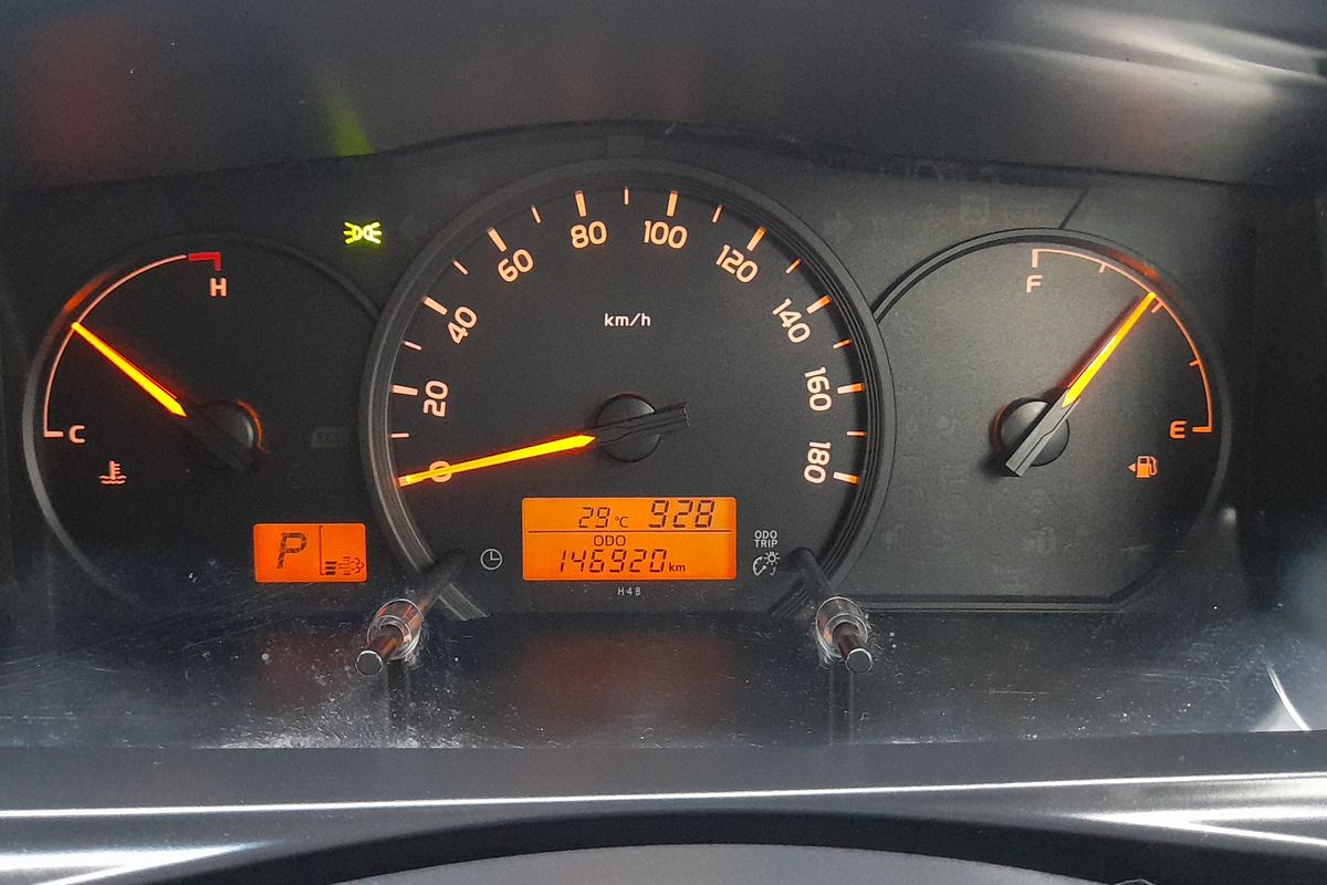 2018 Toyota Hiace Commuter KDH223R ELWB High Roof