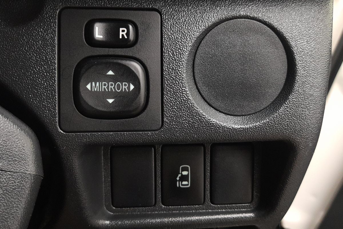 2018 Toyota Hiace Commuter KDH223R ELWB High Roof