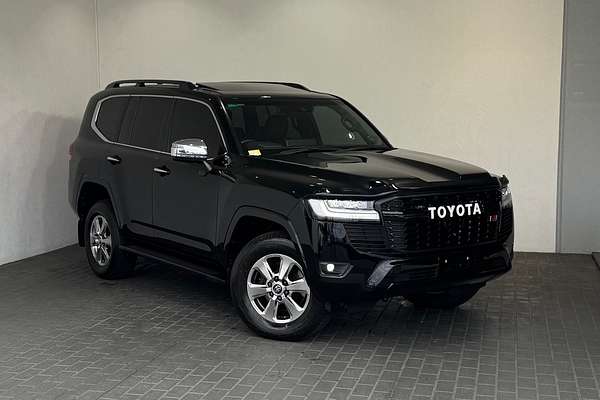 2023 Toyota Landcruiser Sahara FJA300R